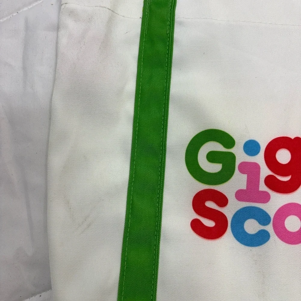 NWT Giggle Scape White and Green Tote Bag carrying bag pics for imperfections
